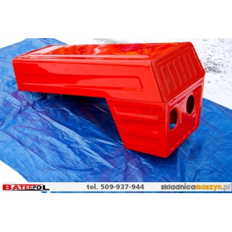 Maska standard lakierowana proszkowo URSUS C-360 CZERWONA kanciasta 